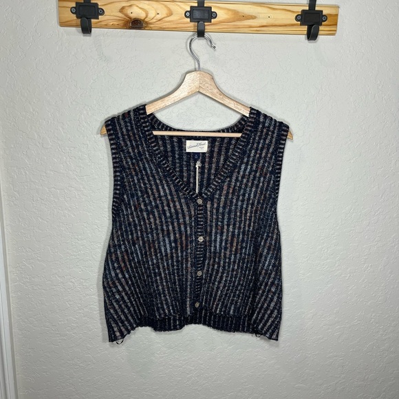 NEW universal thread knit top - Picture 2 of 3